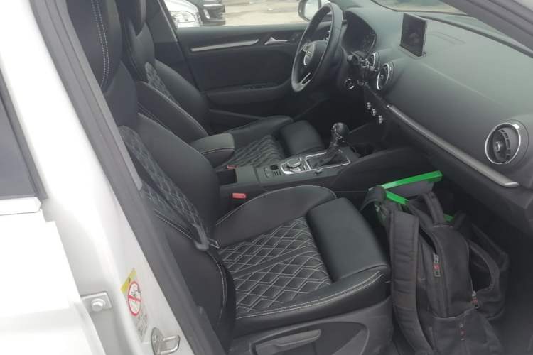 Used Audi A3 2019 Limousine 35 TFSI Ambition China VI Right Front Seat