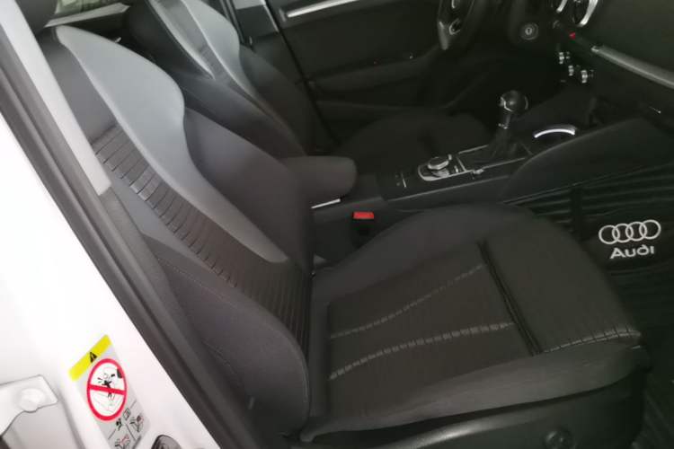 Used Audi A3 2019 Limousine 35 TFSI Sporty Version China VI Right Front Seat