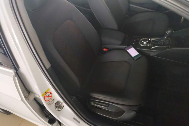 Used Audi A3 2019 Sportback 35 TFSI Ambition China VI Right Front Seat