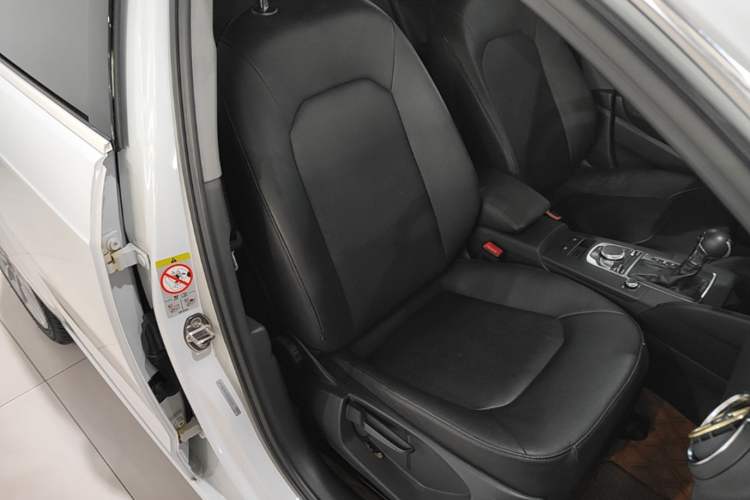Used Audi A3 2019 Sportback 35 TFSI Ambition China VI Right Front Seat