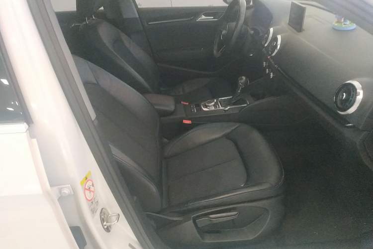 Used Audi A3 2019 Limousine 35 TFSI Fashion Edition China VI Emission Standard Right Front Seat