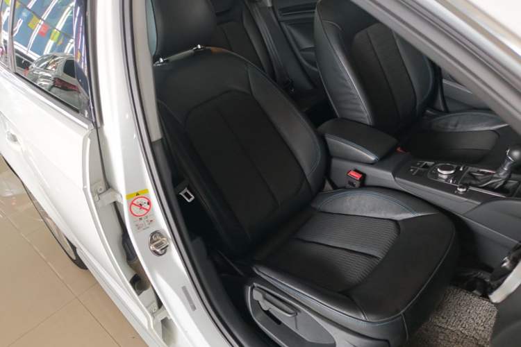 Used Audi A3 2019 Sportback 35 TFSI Fashion Edition China VI Emission Standard Right Front Seat