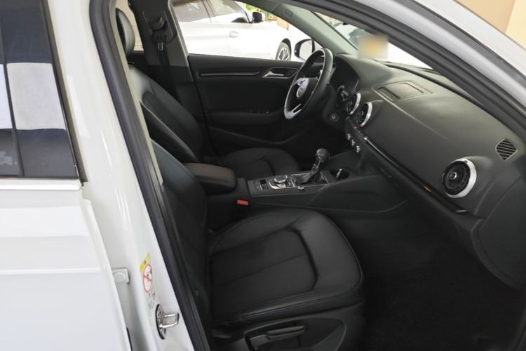 Used Audi A3 2019 Sportback 35 TFSI Fashion Edition China VI Emission Standard Right Front Seat