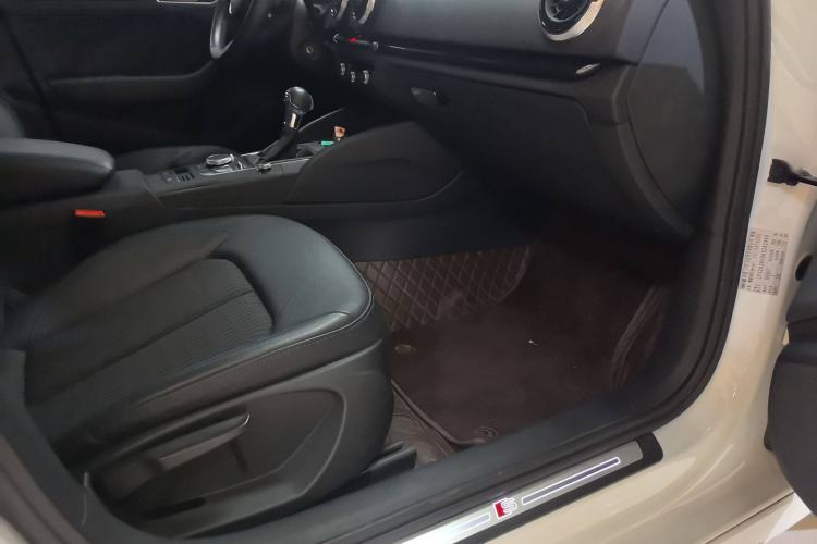 Used Audi A3 2019 Limousine 35 TFSI Fashion Edition China VI Emission Standard Right Front Seat