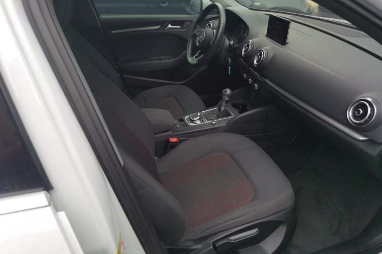 Used Audi A3 2019 Limousine 35 TFSI Ambition China VI Right Front Seat