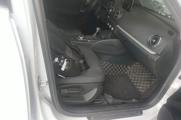 Used Audi A3 2019 Sportback 35 TFSI Ambition China VI Right Front Seat