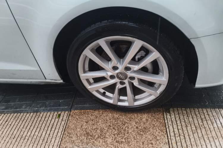 Used Audi A3 2019 Sportback 35 TFSI Ambition China V Right Front Wheel Hub