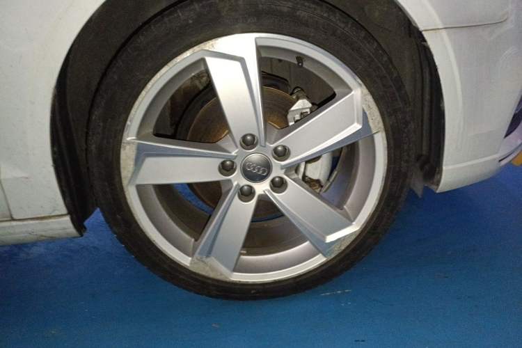Used Audi A3 2019 Limousine 35 TFSI Style Version China V Emission Standard Right Front Wheel Hub