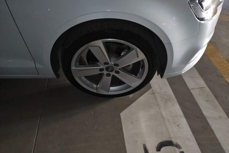 Used Audi A3 2019 Limousine 35 TFSI Style Version China V Emission Standard Right Front Wheel Hub