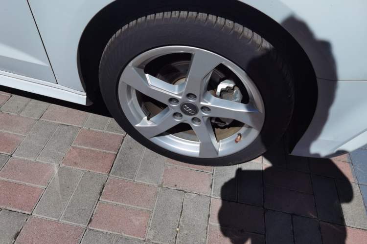 Used Audi A3 2019 Sportback 35 TFSI Fashion Edition China V Right Front Wheel Hub