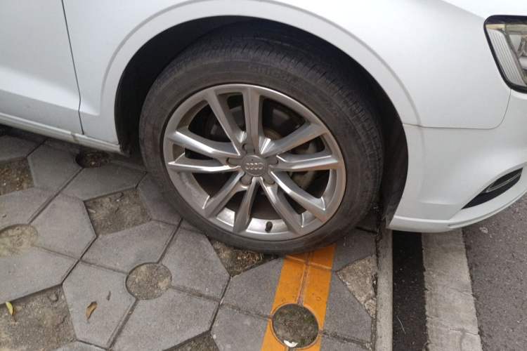 Used Audi A3 2019 Limousine 35 TFSI Ambition China VI Right Front Wheel Hub