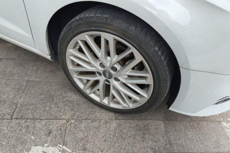 Used Audi A3 2019 Sportback 35 TFSI Style Edition China VI Emission Standard Right Front Wheel Hub