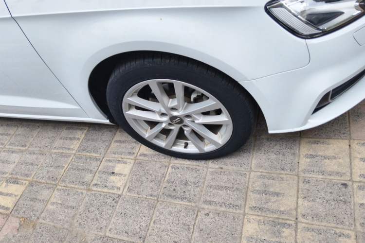 Used Audi A3 2019 Sportback 35 TFSI Ambition China VI Right Front Wheel Hub