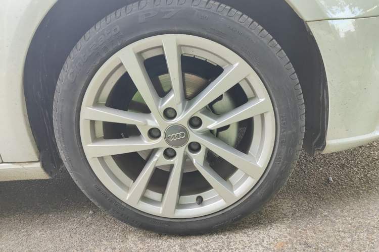 Used Audi A3 2019 Sportback 35 TFSI Ambition China VI Right Front Wheel Hub