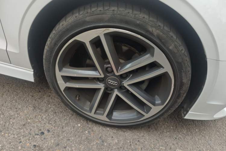 Used Audi A3 2019 Limousine 35 TFSI Sporty Version China VI Right Front Wheel Hub