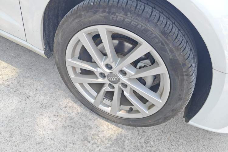 Used Audi A3 2019 Sportback 35 TFSI Ambition China VI Right Front Wheel Hub