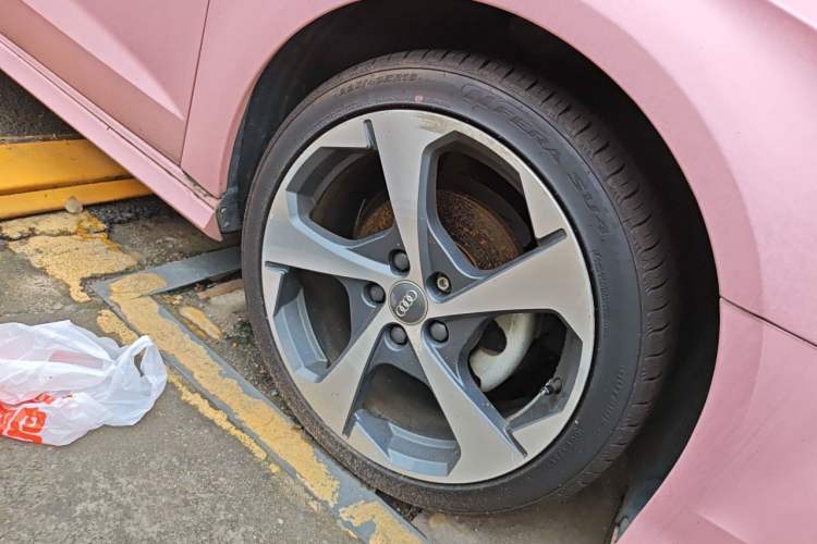 Used Audi A3 2019 Sportback 35 TFSI Sporty Version China VI Right Front Wheel Hub