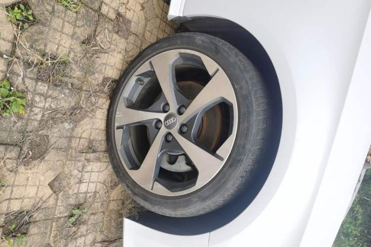 Used Audi A3 2019 Sportback 40 TFSI Sporty Model China VI Right Front Wheel Hub