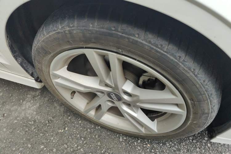 Used Audi A3 2019 Limousine 35 TFSI Fashion Edition China VI Emission Standard Right Front Wheel Hub