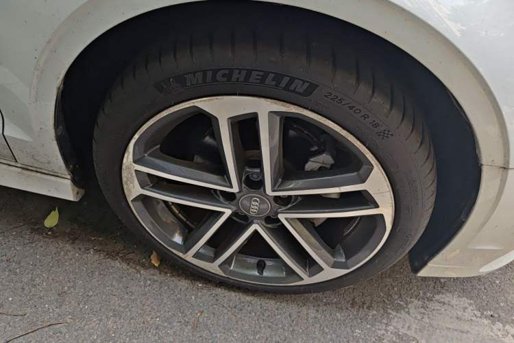 Used Audi A3 2019 Limousine 35 TFSI Sport Edition China V Emission Standard Right Front Wheel Hub