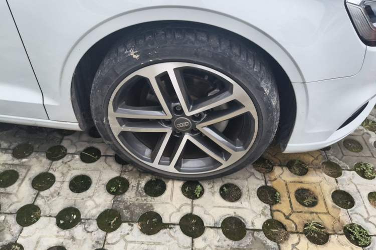 Used Audi A3 2019 Limousine 35 TFSI Style Edition China VI Emission Standard Right Front Wheel Hub