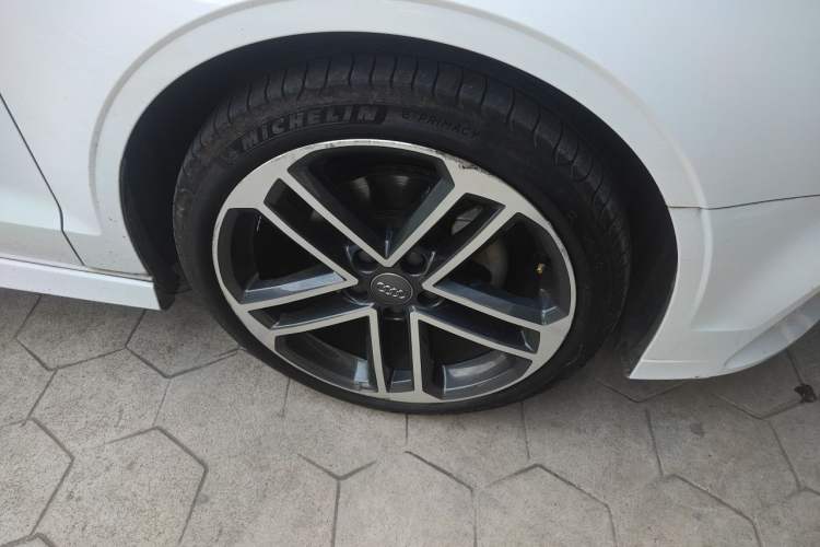 Used Audi A3 2019 Limousine 35 TFSI Style Edition China VI Emission Standard Right Front Wheel Hub