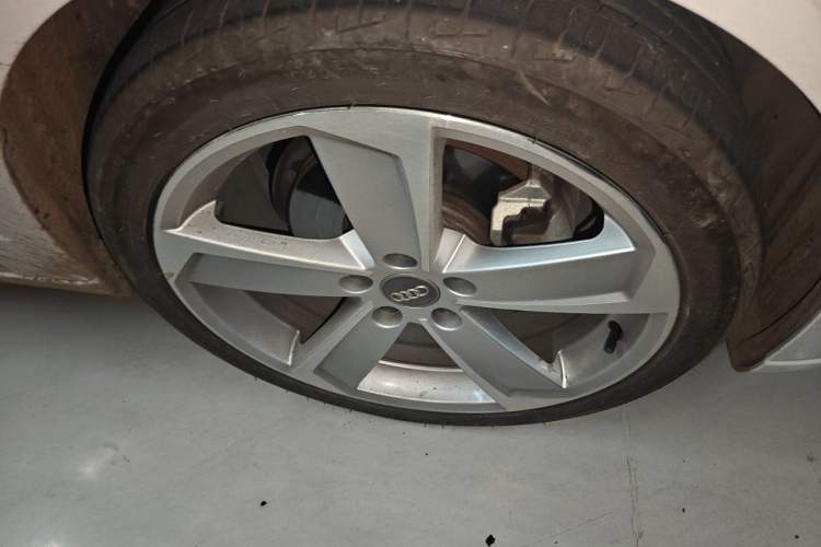 Used Audi A3 2019 Limousine 35 TFSI Style Edition China VI Emission Standard Right Front Wheel Hub