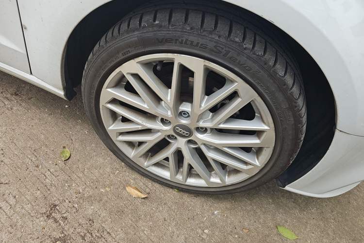 Used Audi A3 2019 Sportback 35 TFSI Style Version China V Emission Standard Right Front Wheel Hub