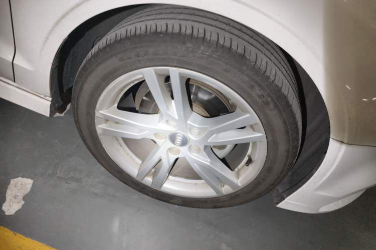 Used Audi A3 2019 Limousine 35 TFSI Fashion Edition China V standard Right Front Wheel Hub