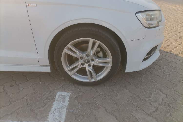 Used Audi A3 2019 Limousine 35 TFSI Fashion Edition China V standard Right Front Wheel Hub