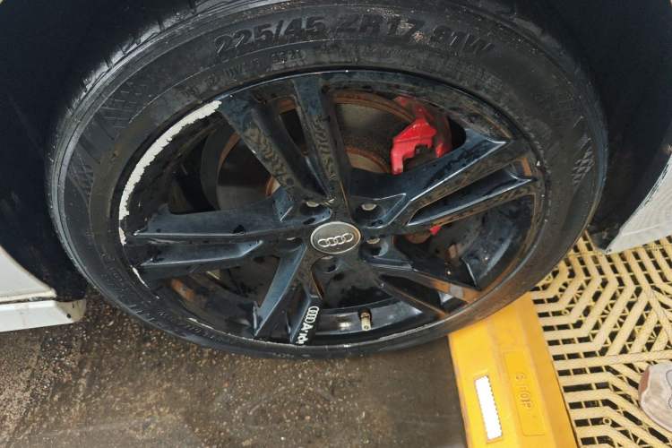 Used Audi A3 2019 Limousine 35 TFSI Fashion Edition China VI Emission Standard Right Front Wheel Hub