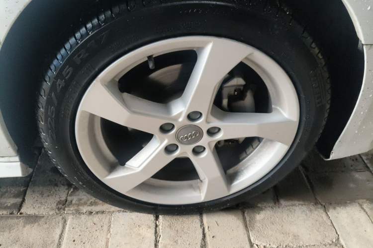 Used Audi A3 2019 Sportback 35 TFSI Style Version China V Emission Standard Right Front Wheel Hub
