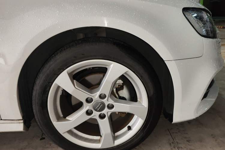 Used Audi A3 2019 Sportback 35 TFSI Fashion Edition China VI Emission Standard Right Front Wheel Hub