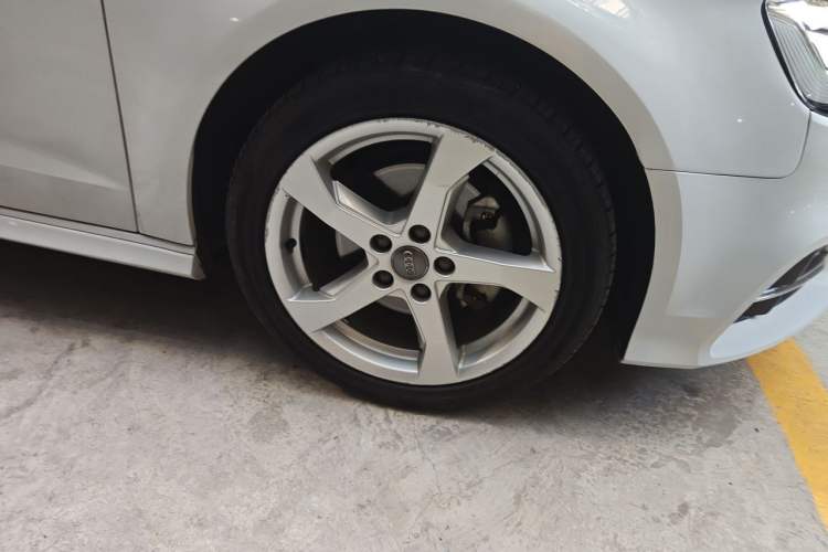 Used Audi A3 2019 Sportback 35 TFSI Fashion Edition China V Right Front Wheel Hub