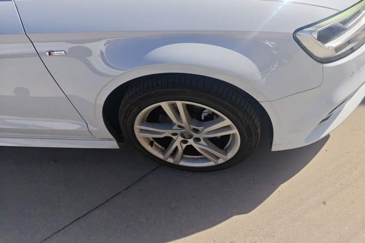 Used Audi A3 2019 Limousine 35 TFSI Fashion Edition China V standard Right Front Wheel Hub