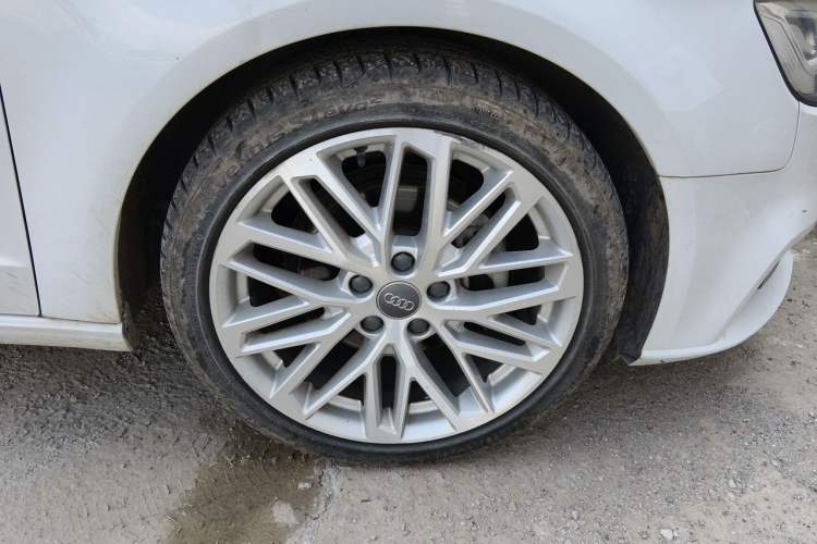 Used Audi A3 2019 Sportback 35 TFSI Style Version China V Emission Standard Right Front Wheel Hub
