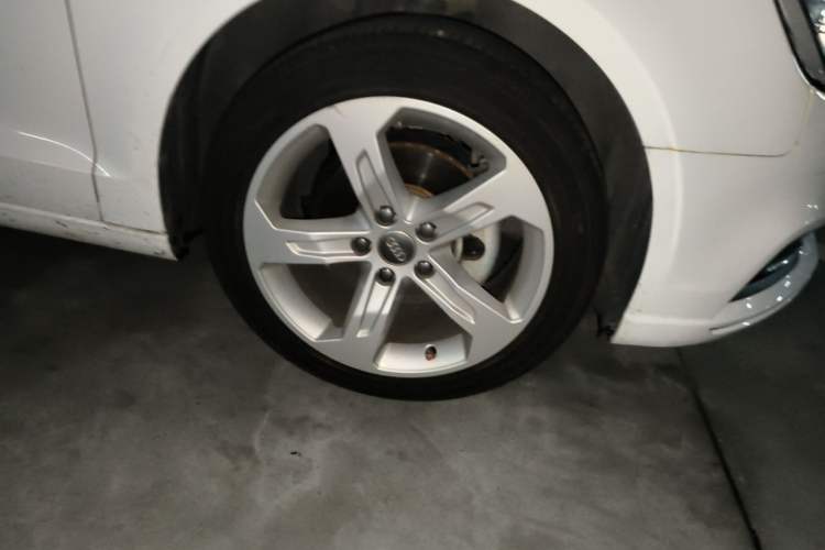 Used Audi A3 2019 Limousine 35 TFSI Ambition China VI Right Front Wheel Hub