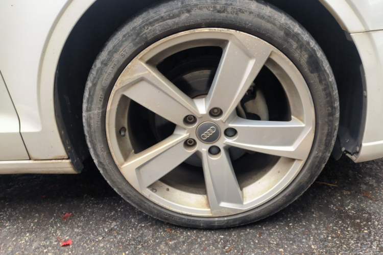 Used Audi A3 2019 Limousine 35 TFSI Style Edition China VI Emission Standard Right Front Wheel Hub