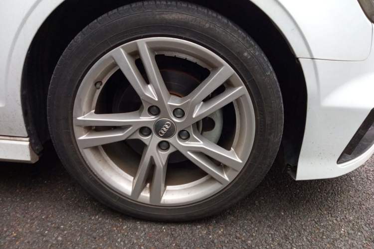 Used Audi A3 2019 Limousine 35 TFSI Ambition China VI Right Front Wheel Hub