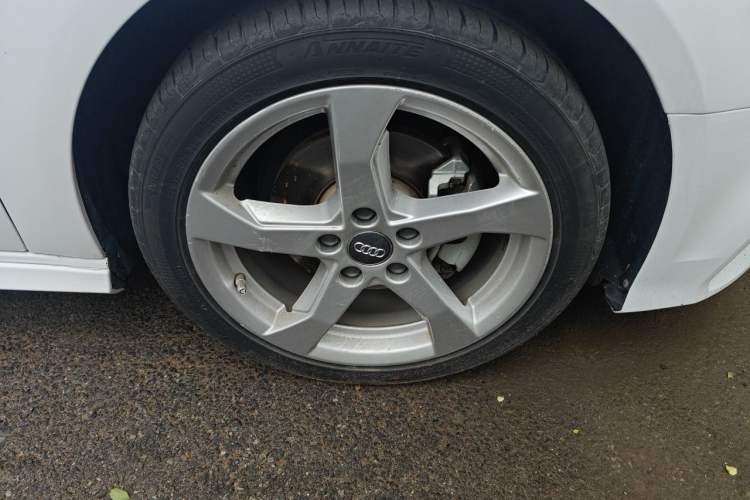 Used Audi A3 2019 Sportback 35 TFSI Fashion Edition China V Right Front Wheel Hub