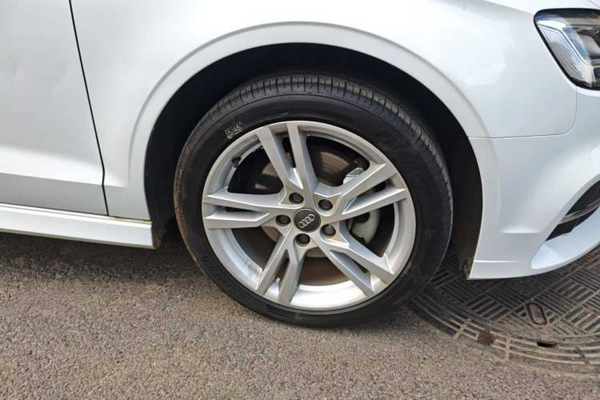 Used Audi A3 2019 Limousine 35 TFSI Fashion Edition China V standard Right Front Wheel Hub