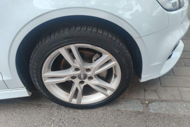 Used Audi A3 2019 Limousine 35 TFSI Fashion Edition China VI Emission Standard Right Front Wheel Hub