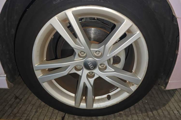 Used Audi A3 2019 Limousine 35 TFSI Fashion Edition China V standard Right Front Wheel Hub