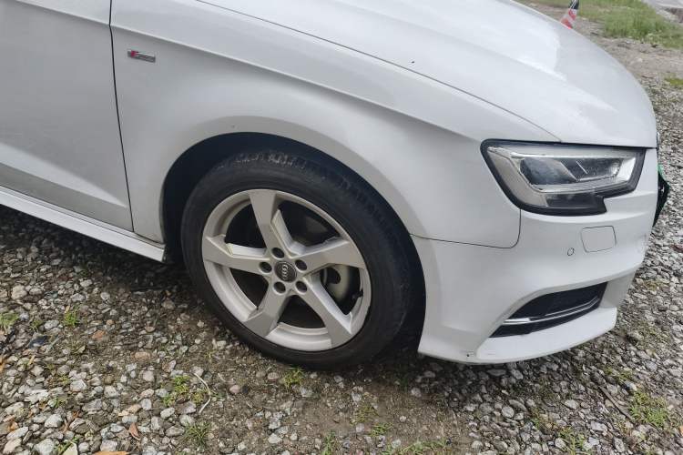 Used Audi A3 2019 Sportback 35 TFSI Fashion Edition China VI Emission Standard Right Front Wheel Hub