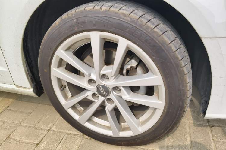 Used Audi A3 2019 Limousine 35 TFSI Ambition China VI Right Front Wheel Hub