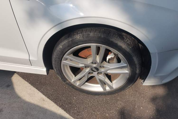 Used Audi A3 2019 Limousine 35 TFSI Fashion Edition China V standard Right Front Wheel Hub