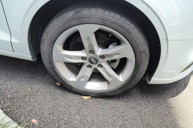 Used Audi A3 2019 Limousine 35 TFSI Ambition China VI Right Front Wheel Hub