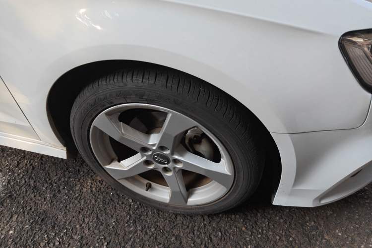 Used Audi A3 2019 Sportback 35 TFSI Fashion Edition China VI Emission Standard Right Front Wheel Hub