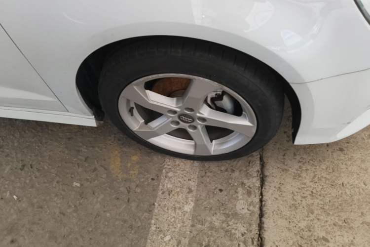 Used Audi A3 2019 Sportback 35 TFSI Fashion Edition China VI Emission Standard Right Front Wheel Hub