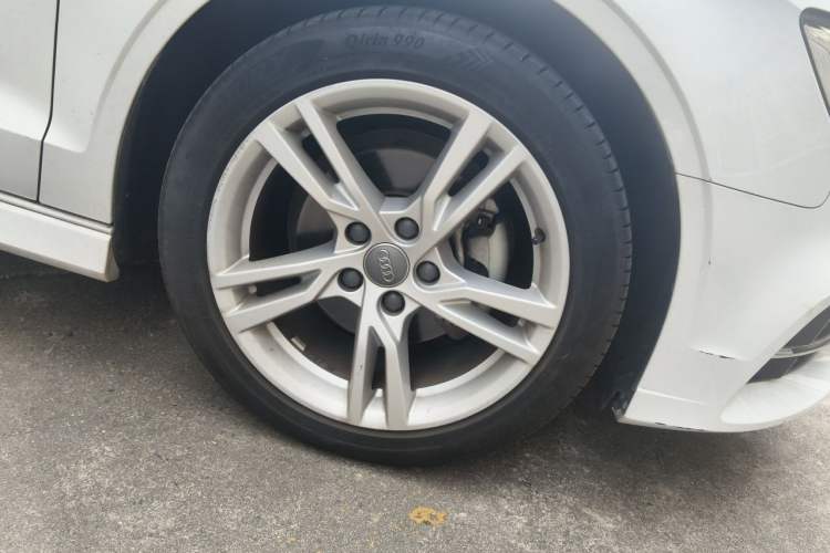 Used Audi A3 2019 Limousine 35 TFSI Fashion Edition China VI Emission Standard Right Front Wheel Hub